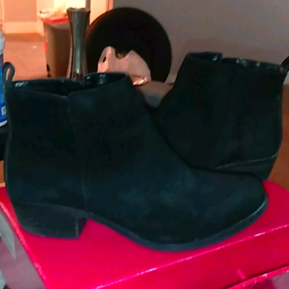 My sister's Vince Camuto SZ 7M heels/wedges $27👀❤
